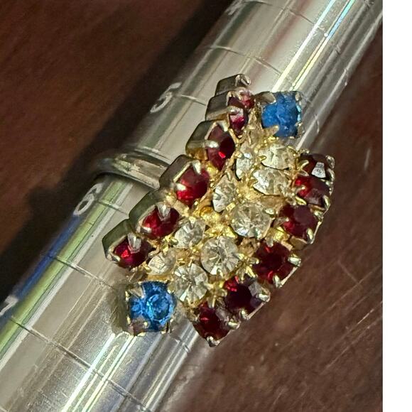 USA Jewelry Bundle: Fourth of July Vintage Fashion Ring, Earrings & Flag Pin - Picture 8 of 15